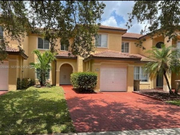 223 Maple Ter , Davie, FL 33325
