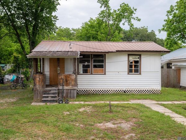 326 W Caroline St, Gonzales, LA 70737