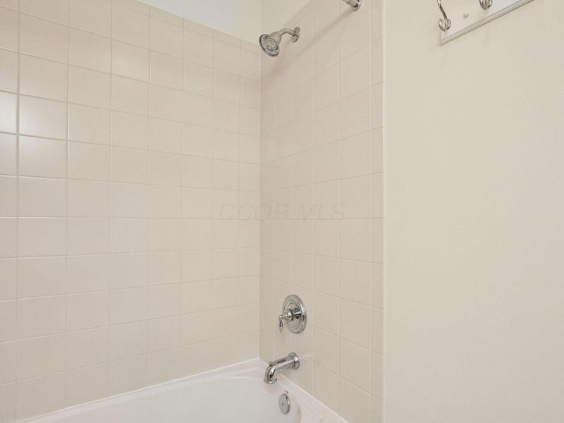 7596 Park Bend Drive , Westerville, OH 43082 Photo 38