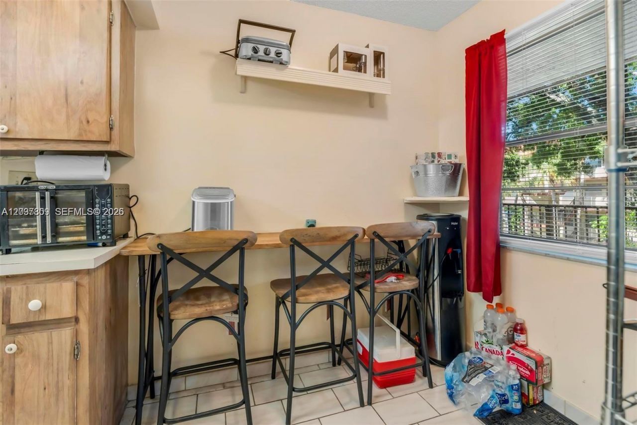3321 NW 47th Ter, Unit 330, Lauderdale Lakes, FL 33319 Photo