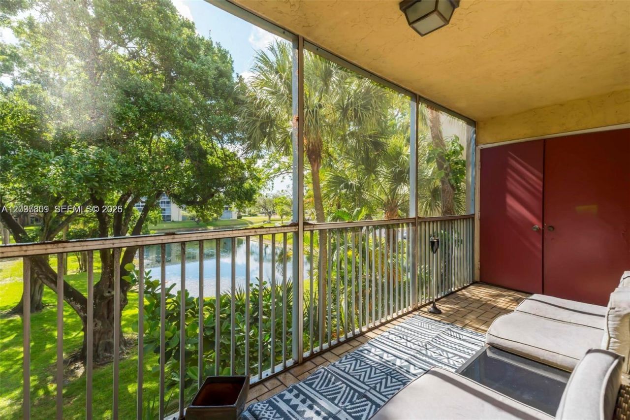 3321 NW 47th Ter, Unit 330, Lauderdale Lakes, FL 33319 Photo