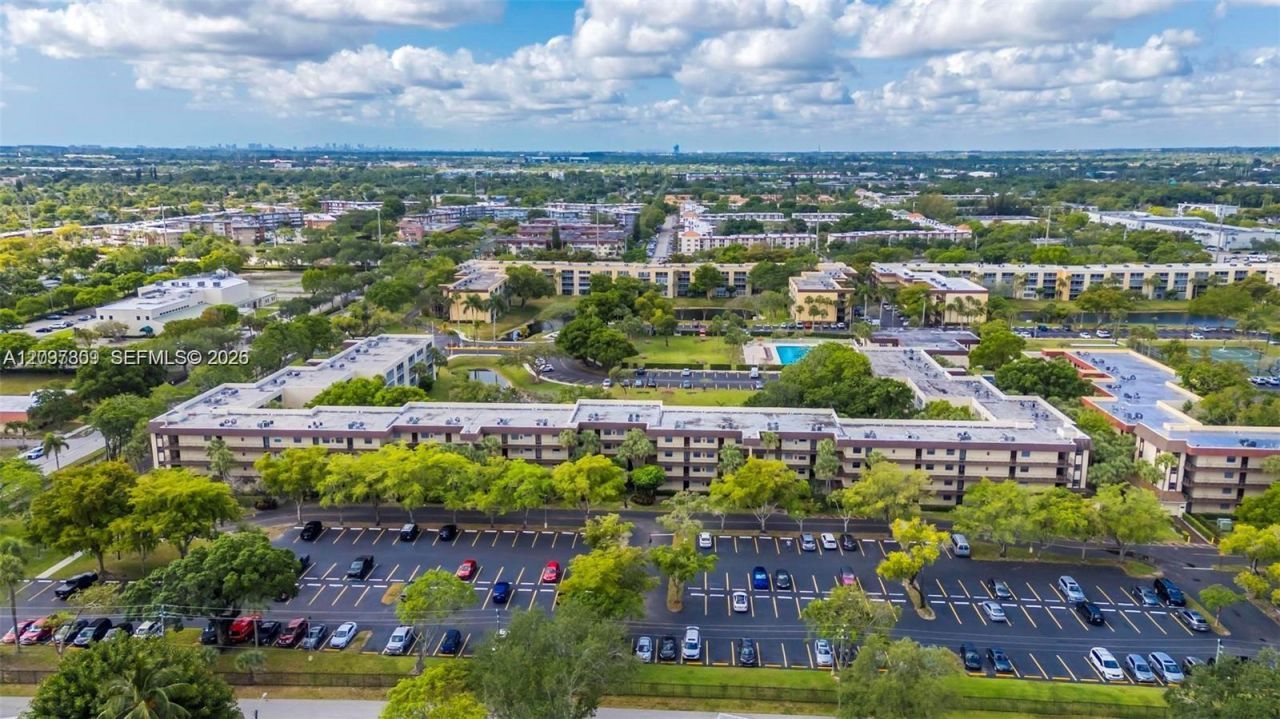 3321 NW 47th Ter, Unit 330, Lauderdale Lakes, FL 33319 Photo