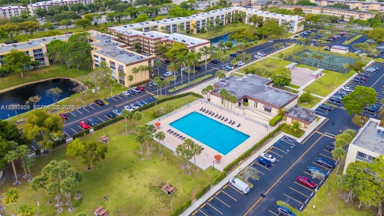 3321 NW 47th Ter, Unit 330, Lauderdale Lakes, FL 33319 Photo