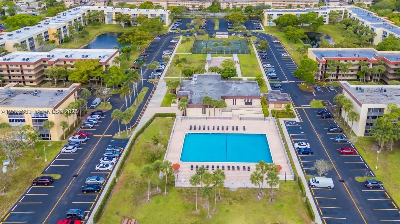 3321 NW 47th Ter, Unit 330, Lauderdale Lakes, FL 33319 Photo