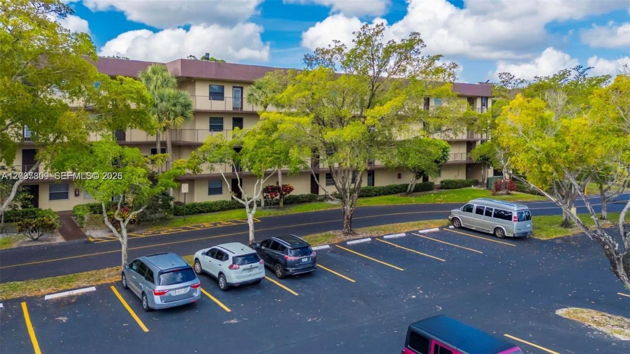 3321 NW 47th Ter, Unit 330, Lauderdale Lakes, FL 33319 Photo