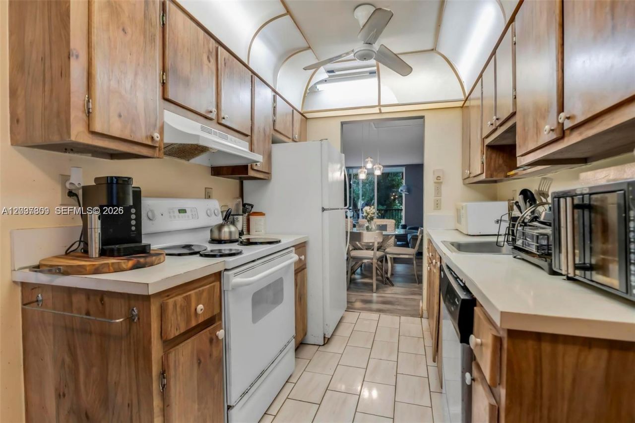 3321 NW 47th Ter, Unit 330, Lauderdale Lakes, FL 33319 Photo