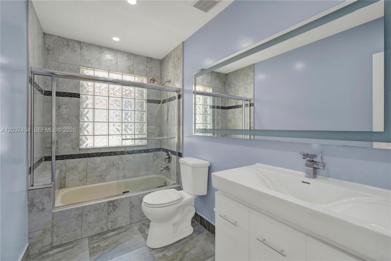 1251 Hayes St , Hollywood, FL 33019 Photo
