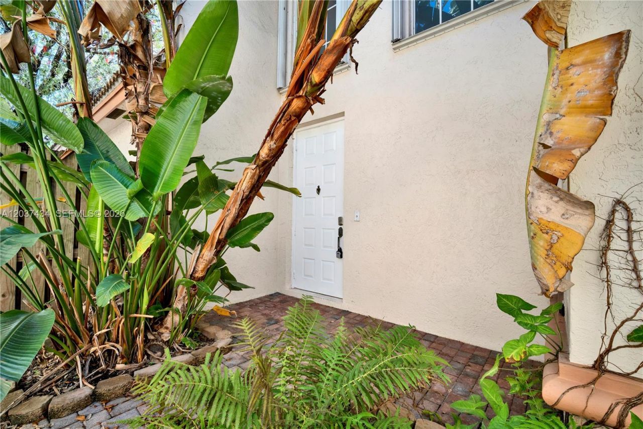 1251 Hayes St , Hollywood, FL 33019 Photo