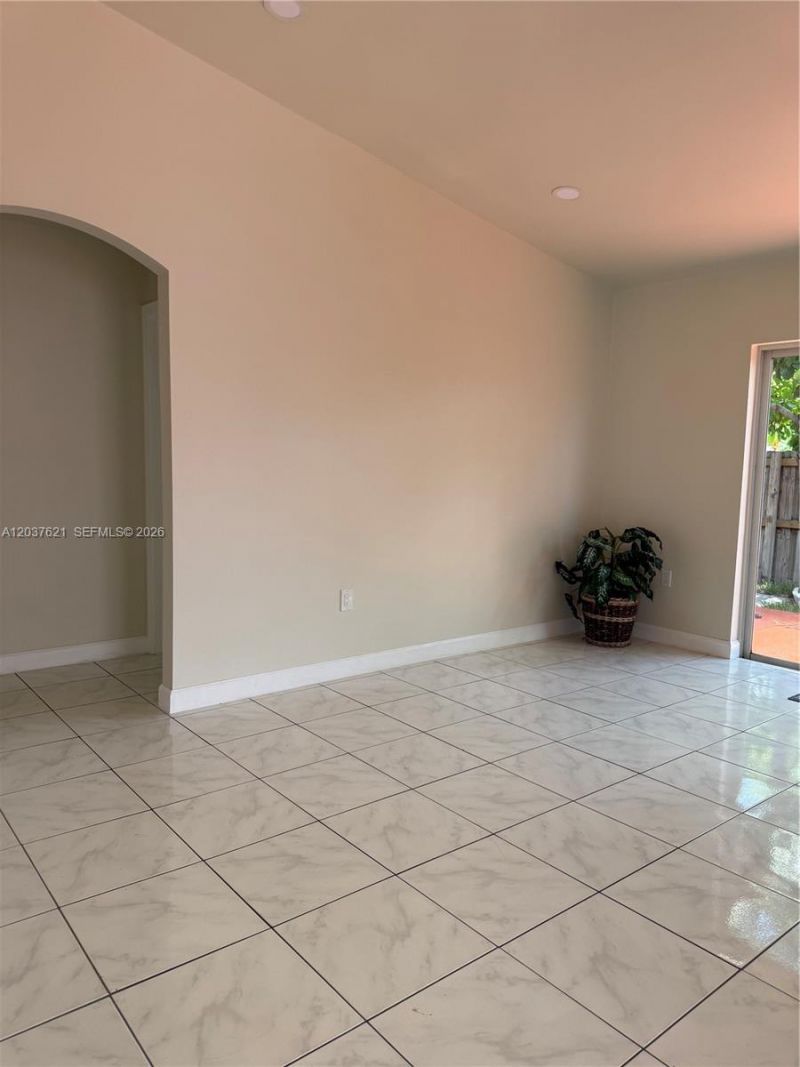 1107 NW 132nd Ct, Miami, FL 33182 Photo