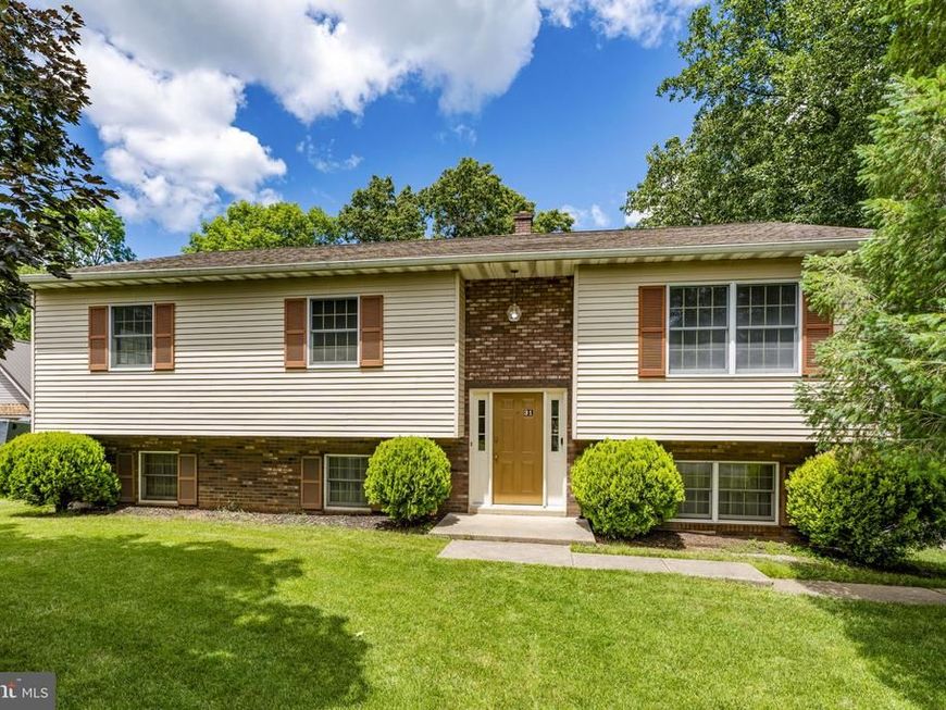 31 Dennis Drive, New Providence, PA 17560 Main Photo