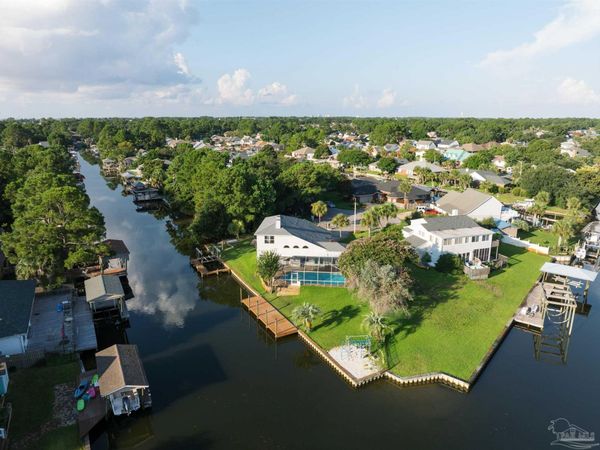 1672 Kauai Ct, Gulf Breeze, FL 32563