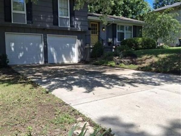 10705 Walrond Avenue, Kansas City, MO 64137
