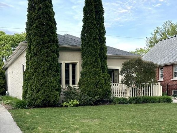 4920 N Newhall St, Whitefish Bay, WI 53217