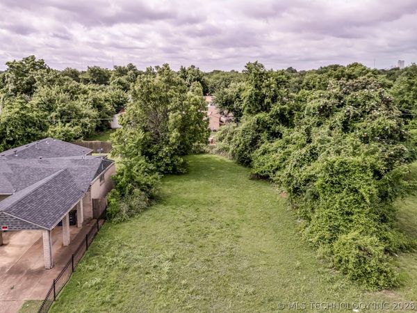 2042 E Young Place , Tulsa, OK 74110