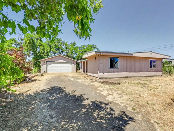 5595 Table Rock Road, Central Point, OR 97502