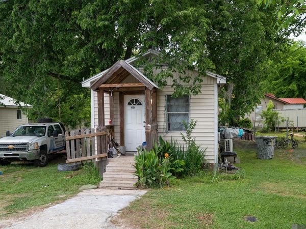 406 W Caroline St, Gonzales, LA 70737