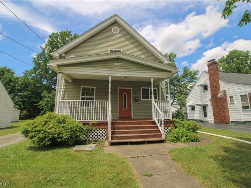 1654 Everett Avenue, Poland, OH 44514 Photo 1
