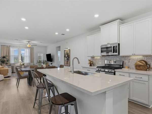 858 Papaya DR, Buda, TX 78610
