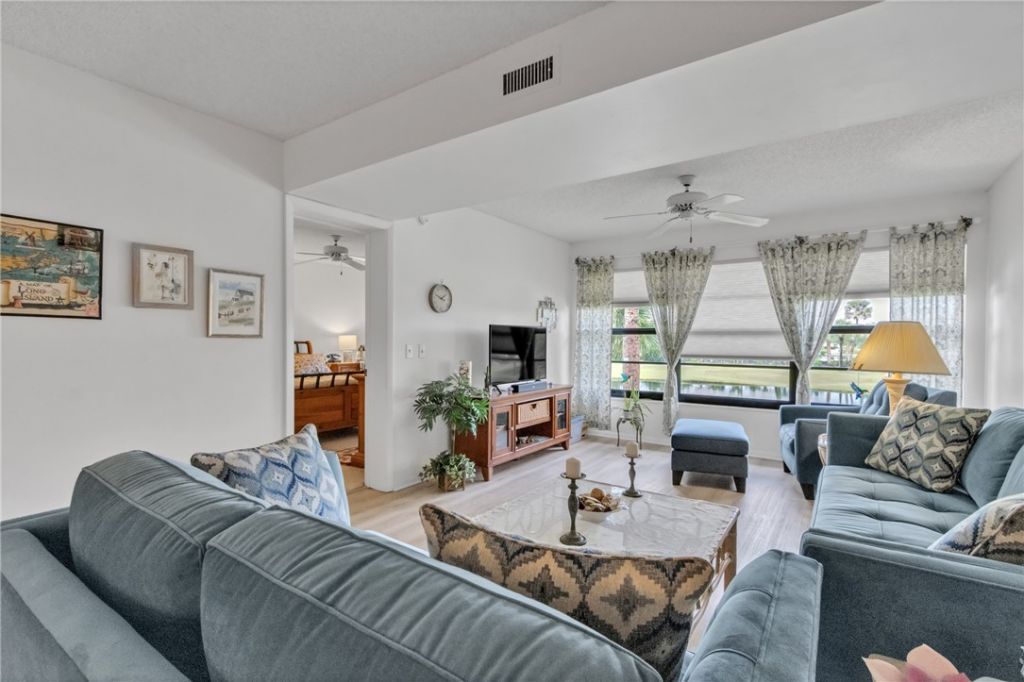 38 Plantation Drive, Unit 202, Vero Beach, FL 32966 Photo