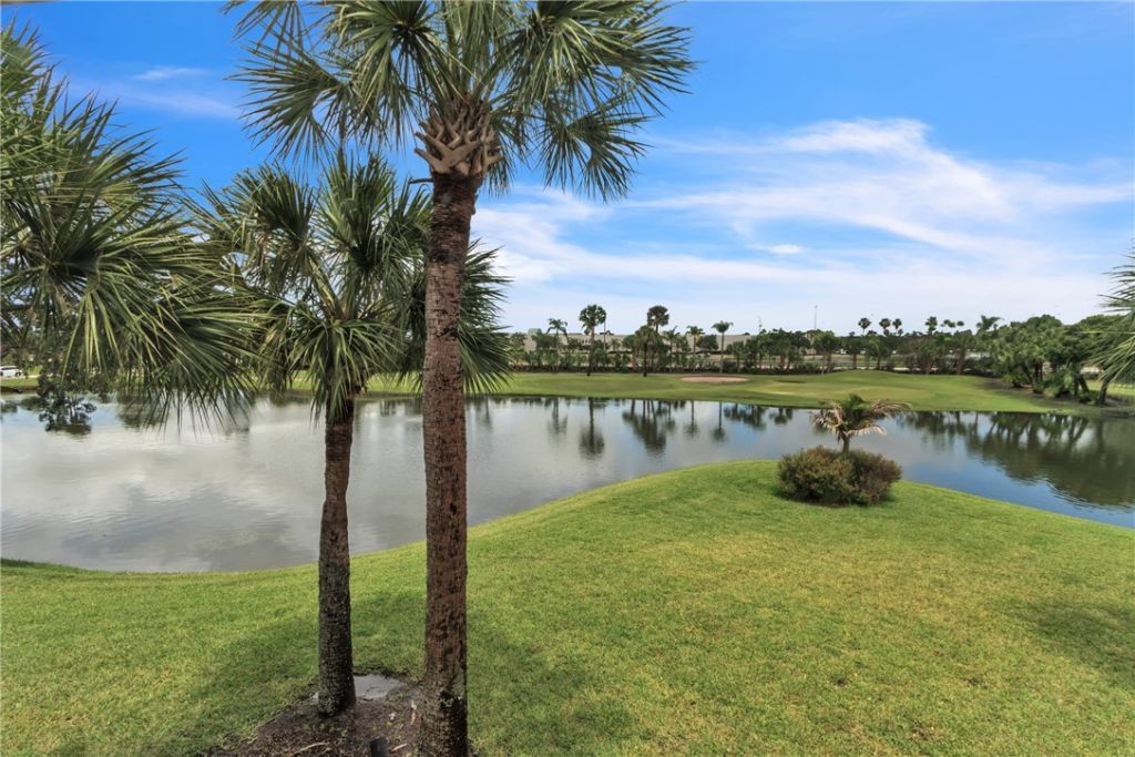 38 Plantation Drive, Unit 202, Vero Beach, FL 32966 Photo