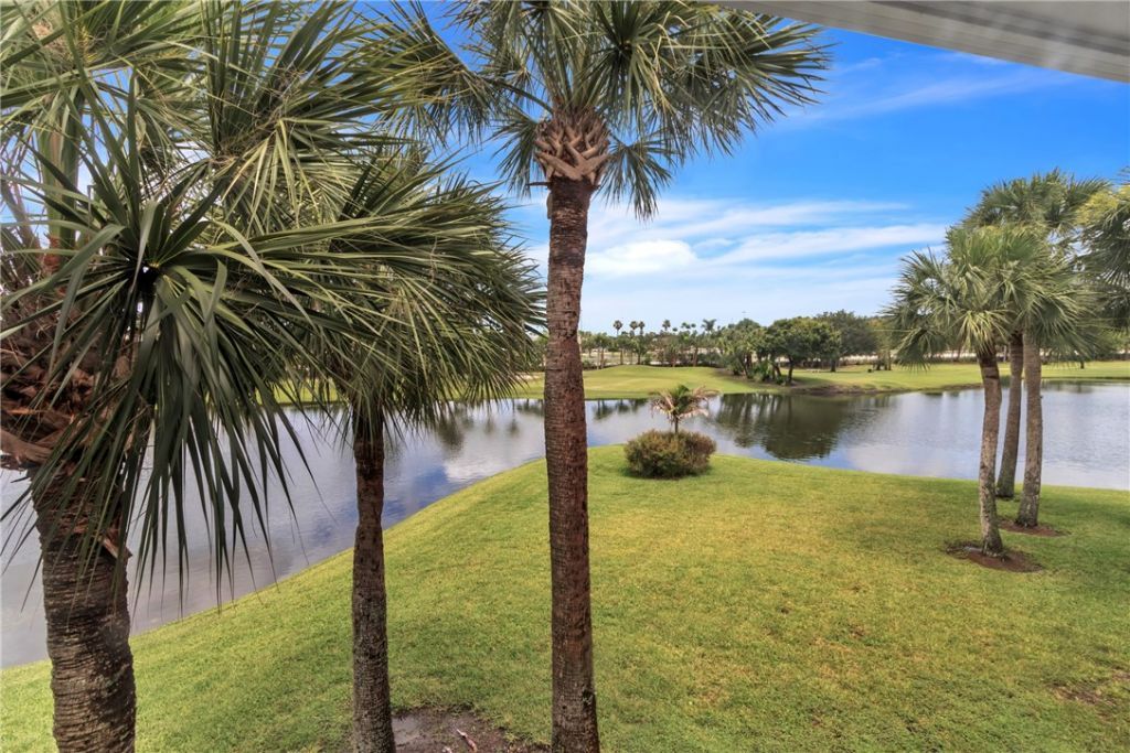 38 Plantation Drive, Unit 202, Vero Beach, FL 32966 Photo