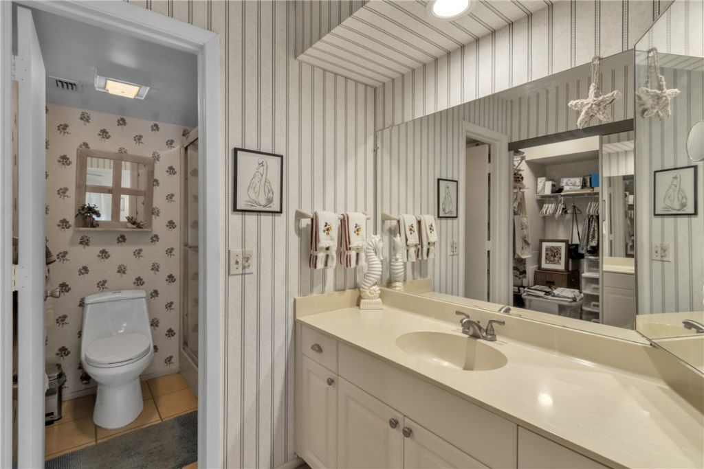 38 Plantation Drive, Unit 202, Vero Beach, FL 32966 Photo