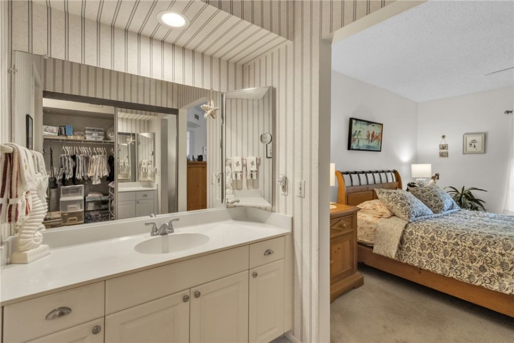 38 Plantation Drive, Unit 202, Vero Beach, FL 32966 Photo
