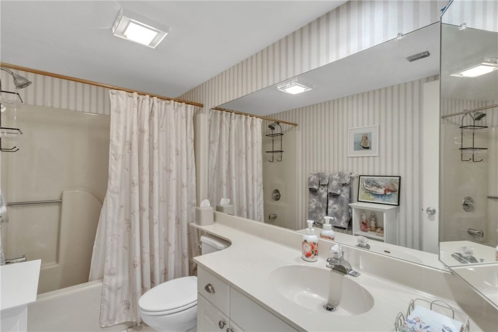 38 Plantation Drive, Unit 202, Vero Beach, FL 32966 Photo