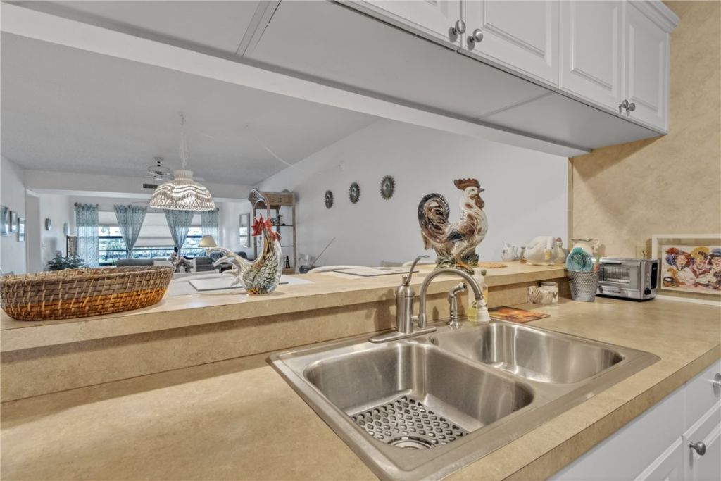 38 Plantation Drive, Unit 202, Vero Beach, FL 32966 Photo
