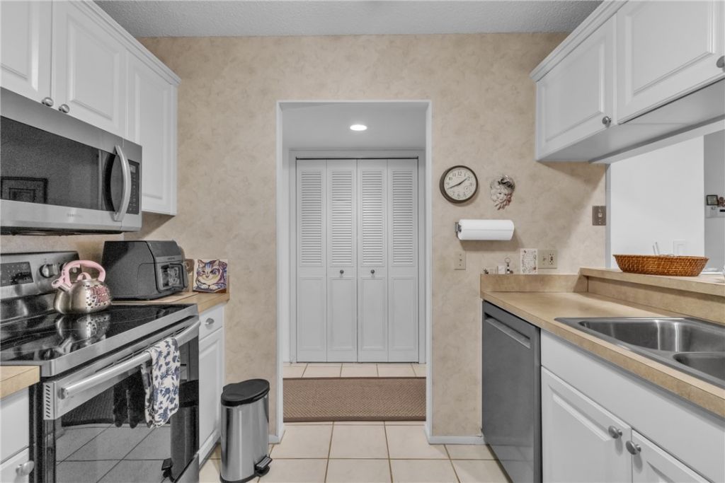 38 Plantation Drive, Unit 202, Vero Beach, FL 32966 Photo