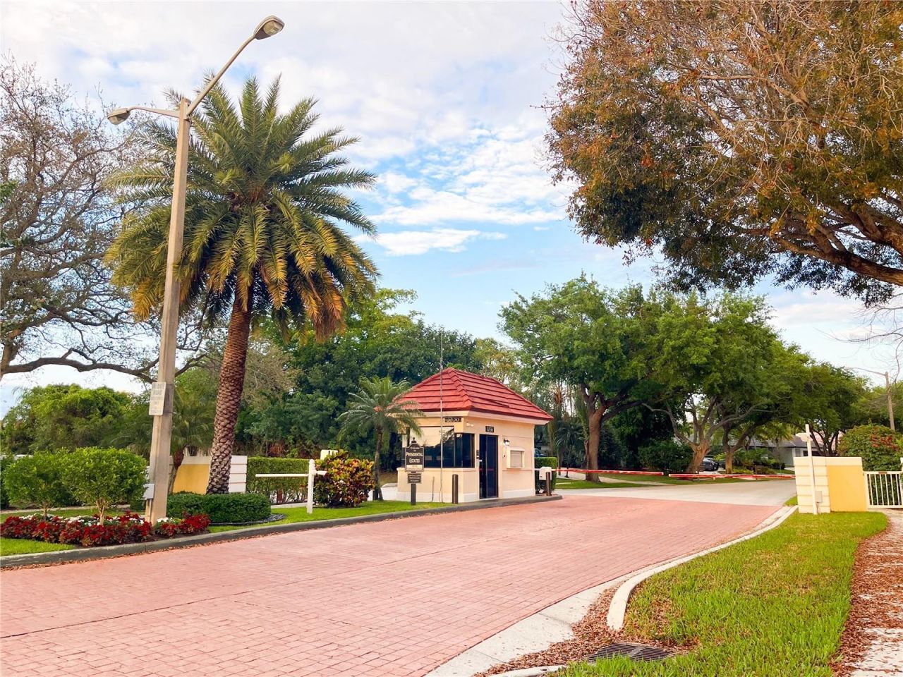3635 Whitehall Drive , Unit 401, West Palm Beach, FL 33401 Photo