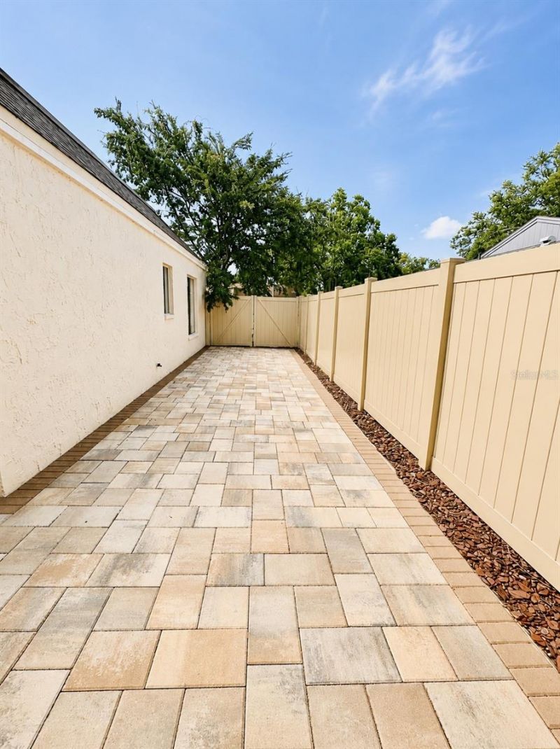 17708 Rivendel Road , Lutz, FL 33549 Photo