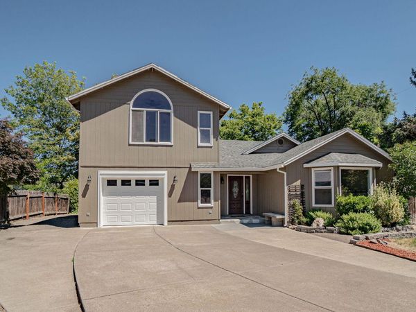 171 Peggy Lane, Talent, OR 97540