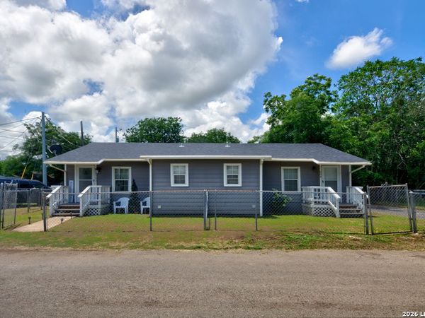 502 -504 Shannon Ave., Seguin, TX 78155