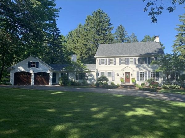 260 Lakeside Drive SE, Grand Rapids, MI 49506
