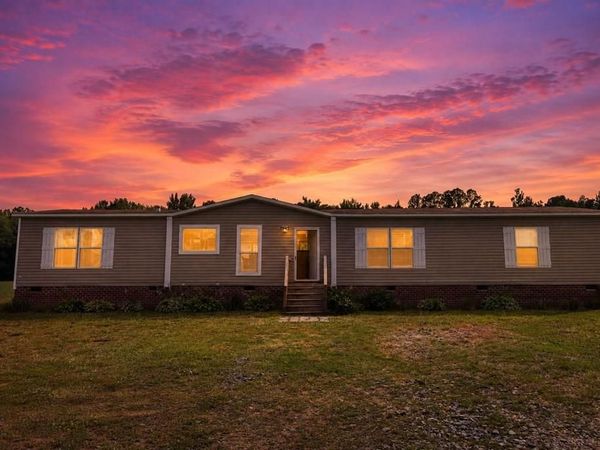 353 Plunk Town Rd, MONTROSS, VA 22520