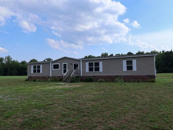 353 Plunk Town Rd, MONTROSS, VA 22520
