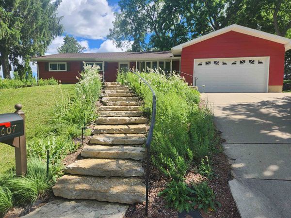 607 8th Avenue, New Glarus, WI 53574