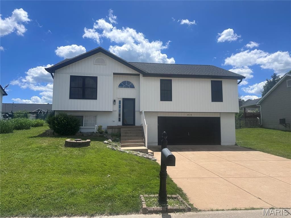 2316 W Ridge Drive, Festus, MO 63028 Main Photo