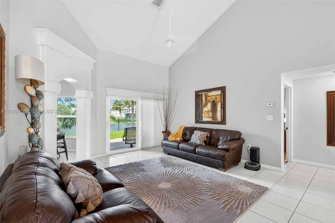 15891 SW 84th St, Miami, FL 33193 Photo