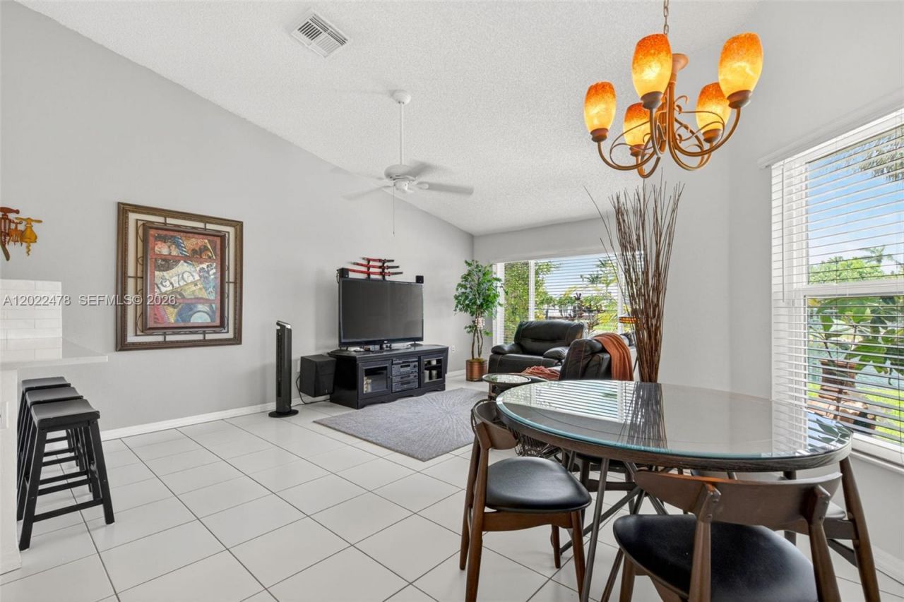 15891 SW 84th St, Miami, FL 33193 Photo