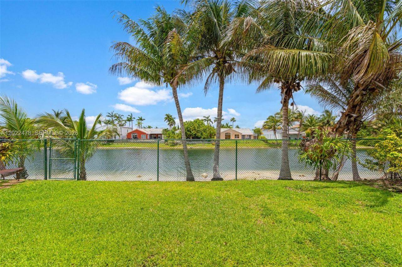 15891 SW 84th St, Miami, FL 33193 Photo