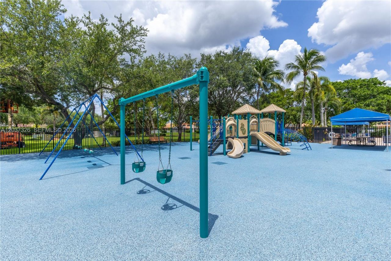 649 Willow Bend Rd , Weston, FL 33327 Photo