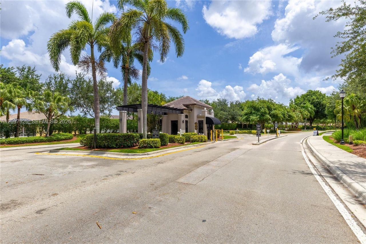 649 Willow Bend Rd , Weston, FL 33327 Photo