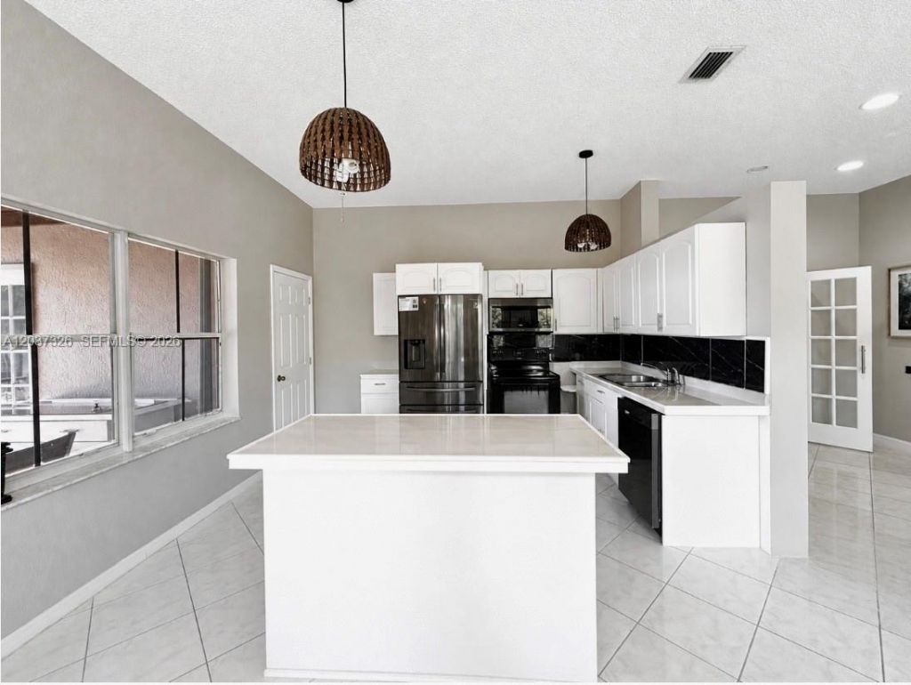 649 Willow Bend Rd , Weston, FL 33327 Photo