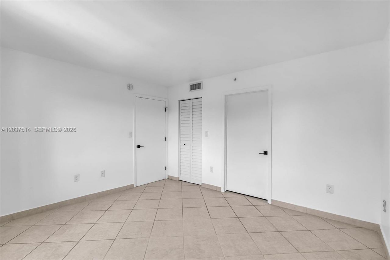 1401 Bay Rd , Unit 409, Miami Beach, FL 33139 Photo