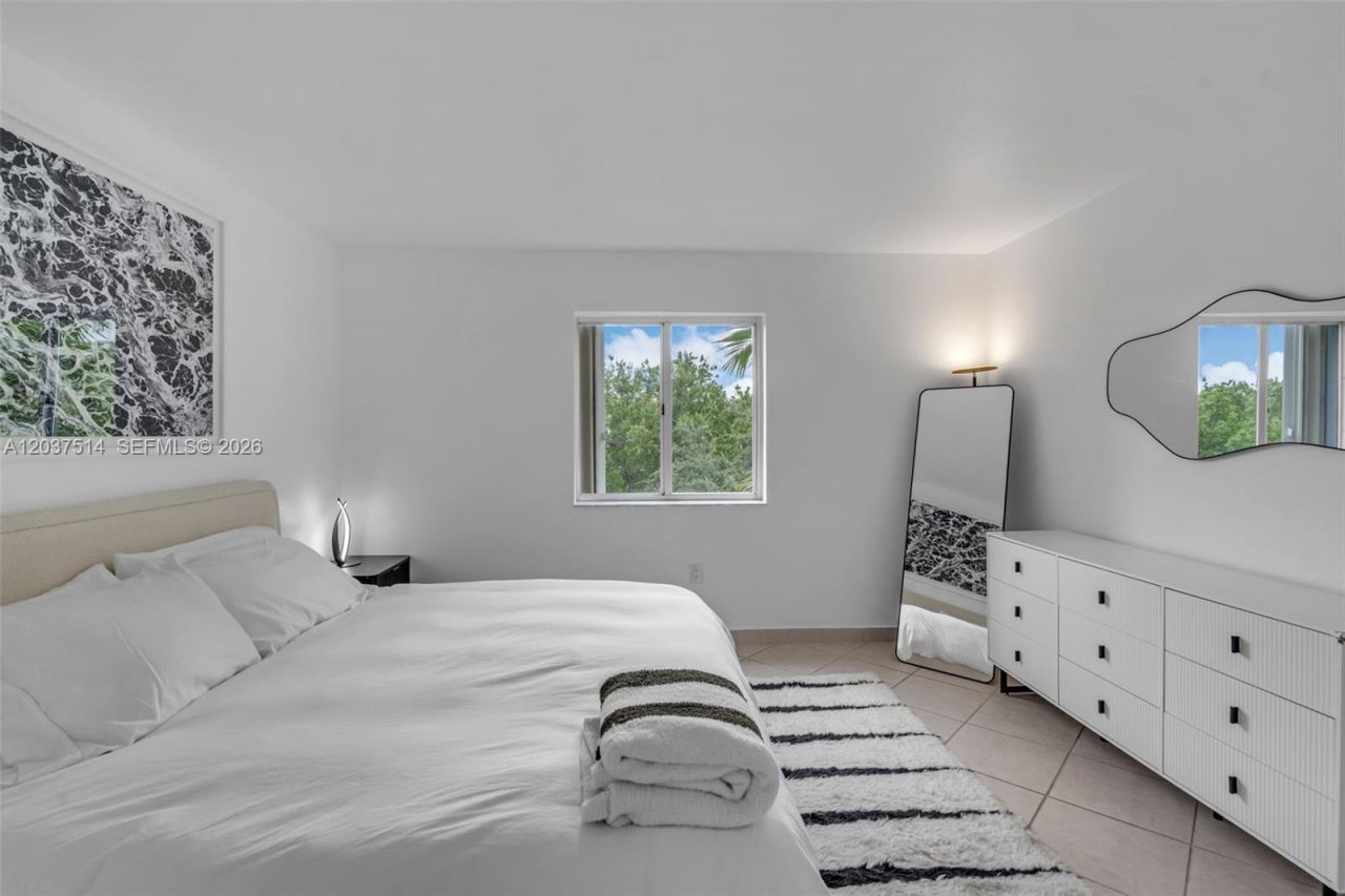 1401 Bay Rd, Unit 409, Miami Beach, FL 33139 Photo