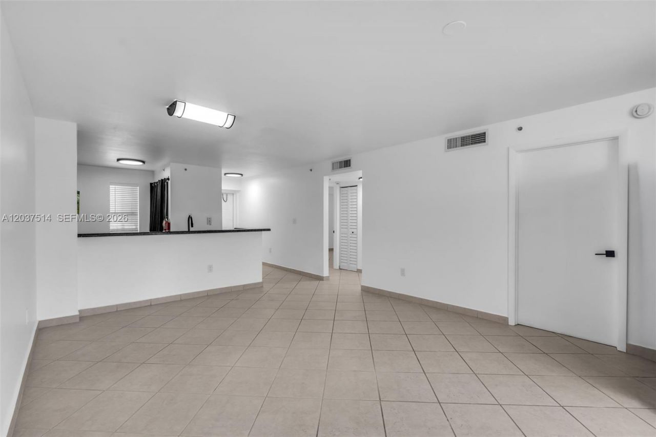 1401 Bay Rd , Unit 409, Miami Beach, FL 33139 Photo