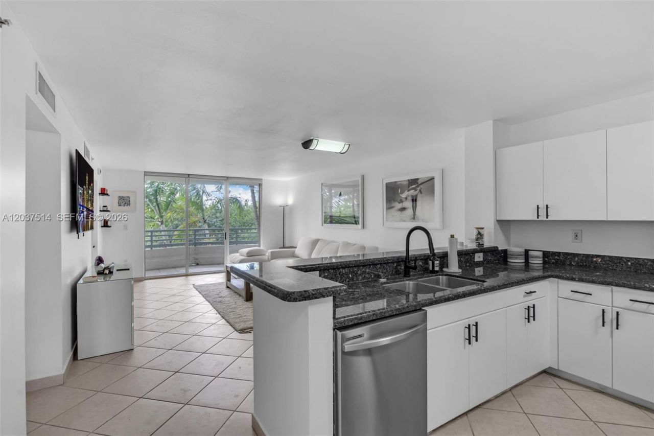 1401 Bay Rd, Unit 409, Miami Beach, FL 33139 Photo