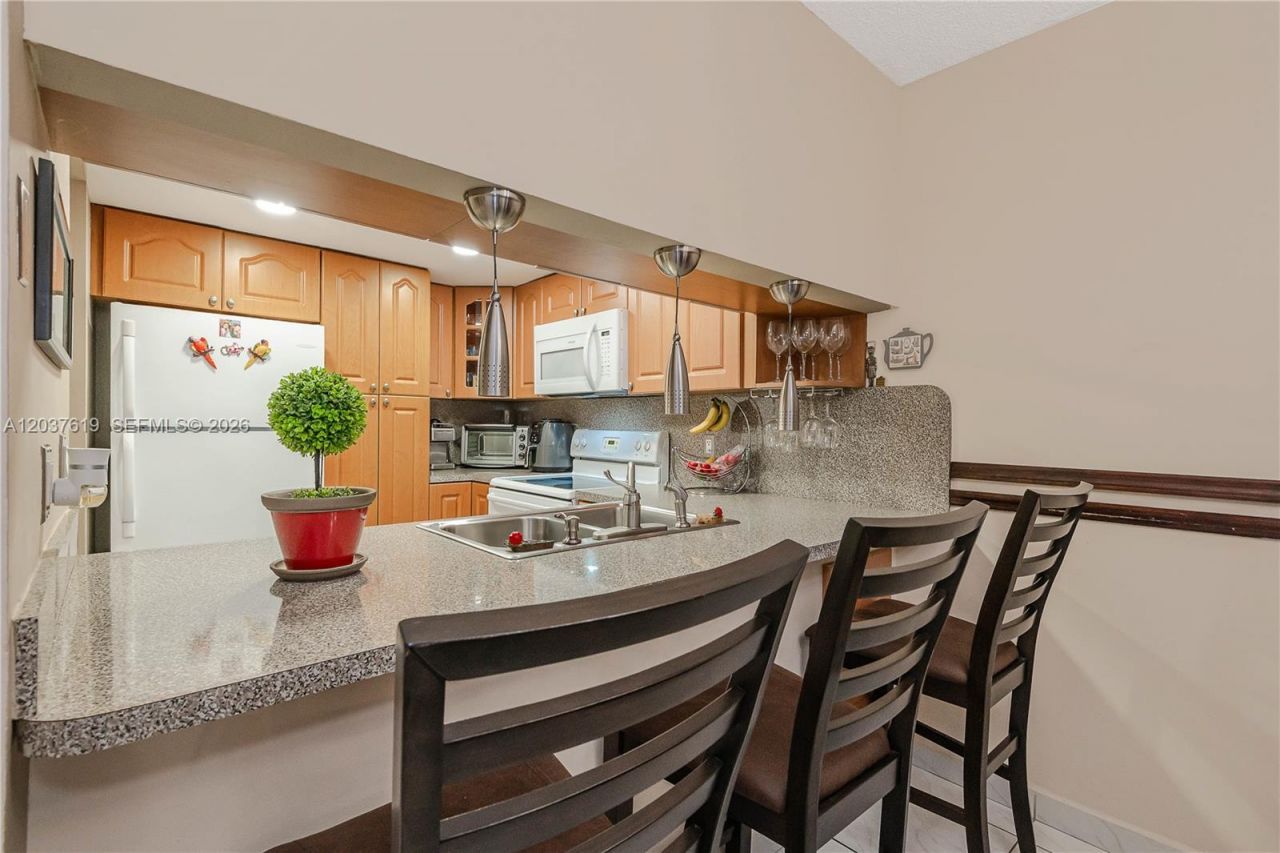 1052 W 79th St , Unit 11, Hialeah, FL 33014 Photo